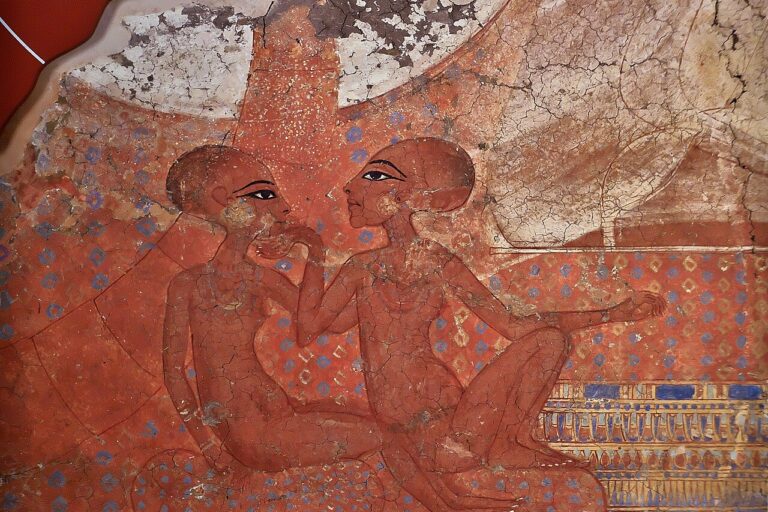 Le due principesse, pittura del periodo di Akhenaton raffigurante due figlie del faraone in un gesto affettuoso